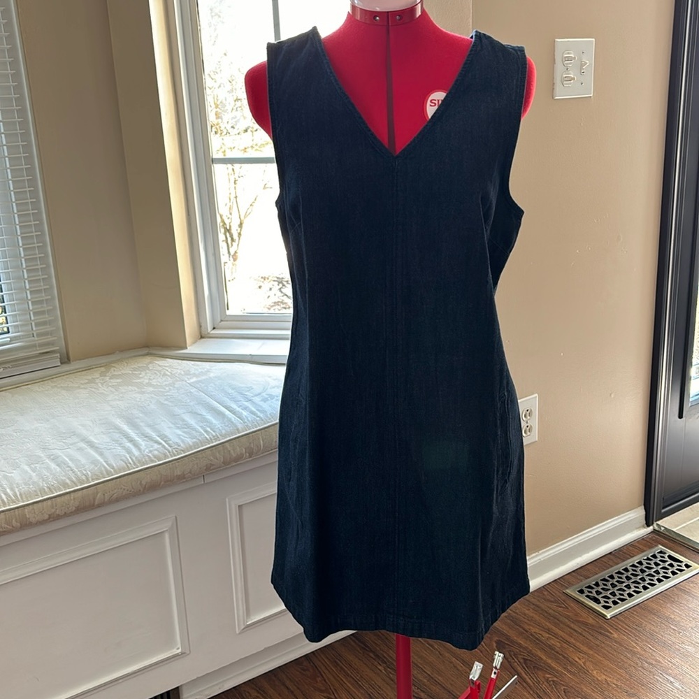 Ladies denim sleeveless Sheath dress with front pockets.